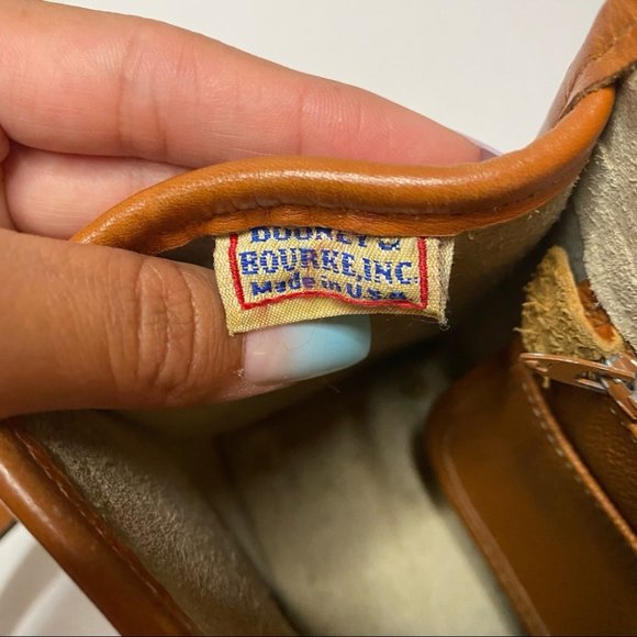 Dooney & Bourke Vintage 80s Essex Saddle Ivory Tan Pebble Leather Cross Body Bag - Picture 11 of 16